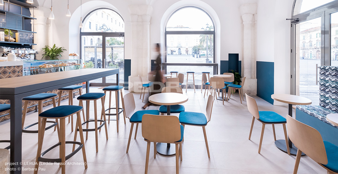 Деревянный стул Pedrali Babila 2700 в интерьере кафе Salotto